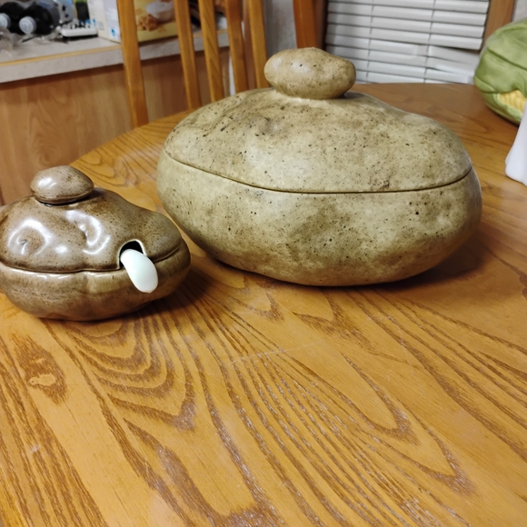 Rustic Stoneware Lidded Bowls - Picture 1 of 3